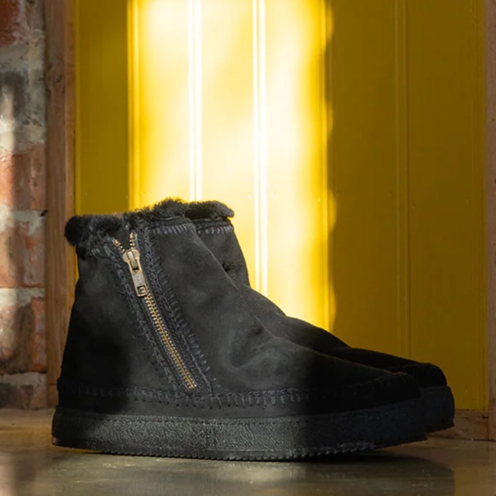 Anthropologie Brand New Laidback London Setsu Shearling Black winter boot🌈 - Picture 6 of 12